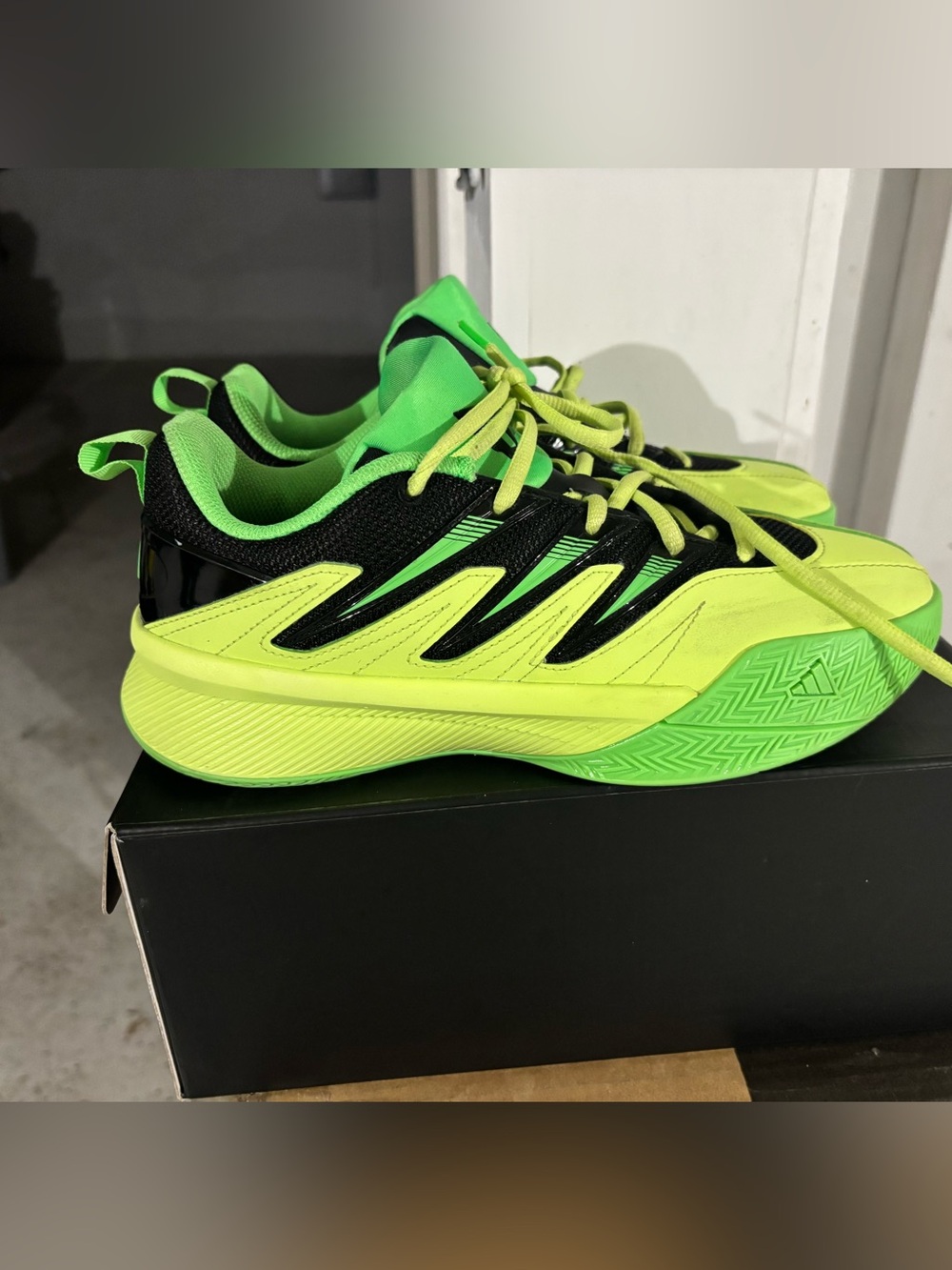Donovan Mitchell Don Issue basketball sneakers